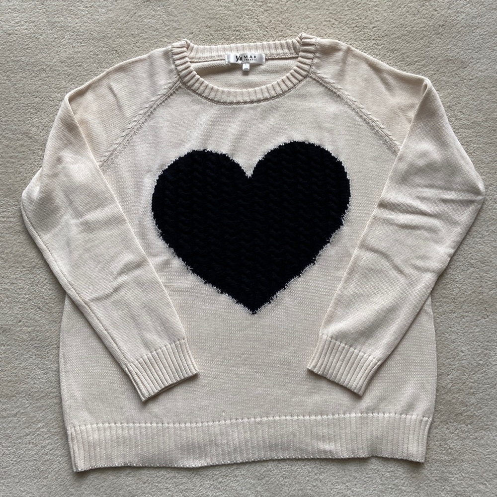 HEART SWEATER BY LO MAK SZ L  NWOT